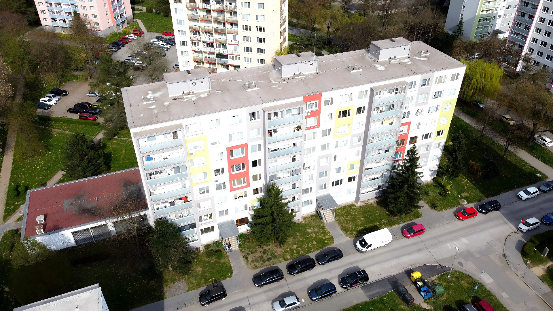 1,5 IZBOVÝ - POLUDNÍKOVÁ - NAD JAZEROM
