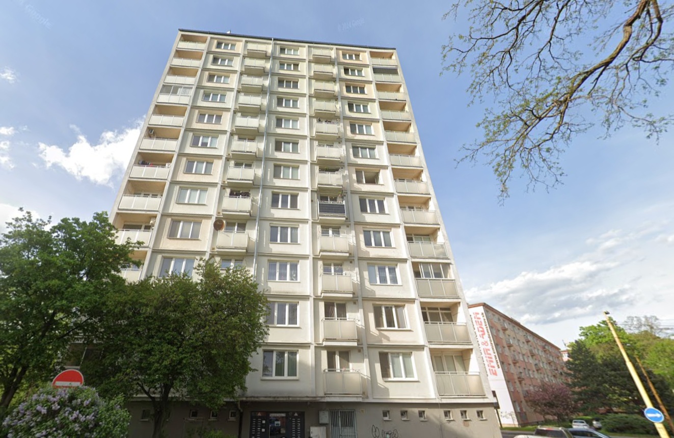 1 IZBOVÝ - DISPOZIČNE ZMENENÝ NA SAMOSTATNÚ IZBU A OBÝVAČKU S KUCHYŇOU